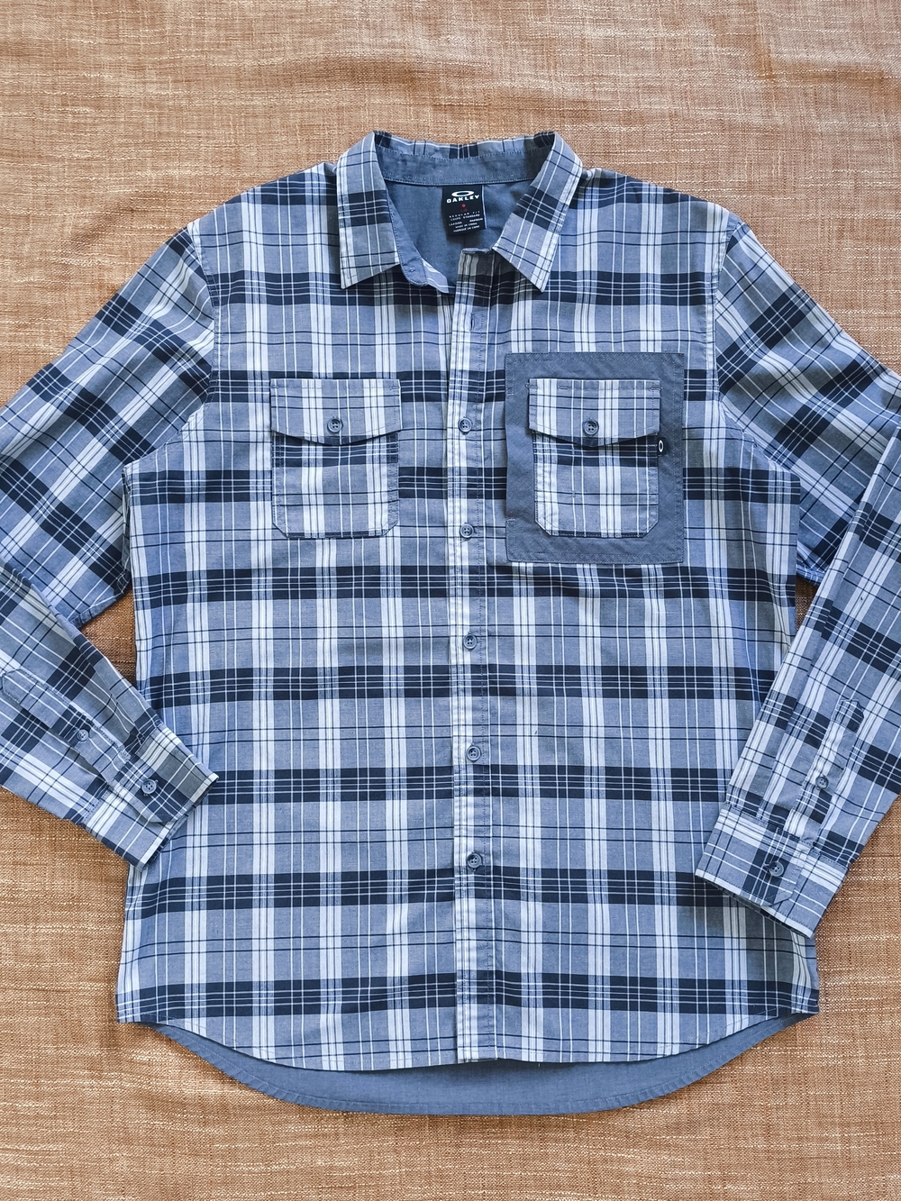 Oakley Gray Plaid Men's Button-Down Solid Back Logo Size Large